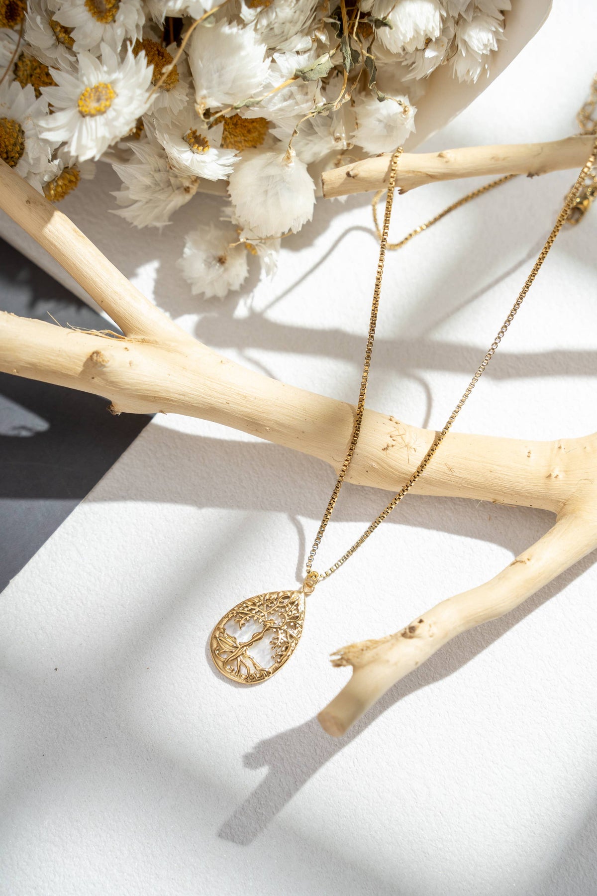 Collier goutte arbre de vie doré nacré naturel lumineux