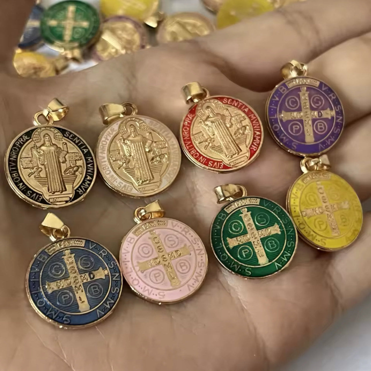 Collier de Protection – Médaille de Saint Benoît
Par Le Petit Chaudron d’Angèle
