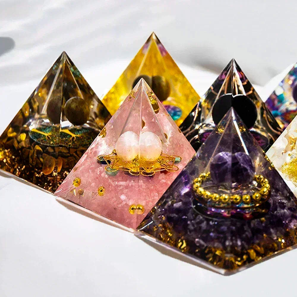 Pyramide de générateur d'énergie en cristal naturel, péridot, améthyste, Reiki, Chakra de guérison, pyramide en résine, décor égyptien, décoration de salle, 1 pièce
