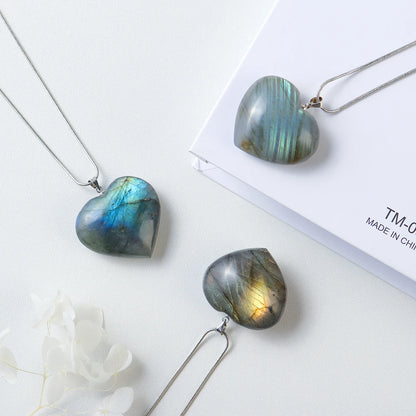 Pendentif poli brut en forme de coeur en cristal naturel, labrumen ite, collier lumineux fluide, pierre artisanale, ornement de confrontation