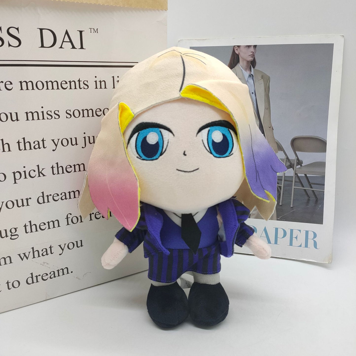 Jouets en peluche de la série télévisée mercredi pour enfants, poupées de dessin animé en peluche douce mignonne, cadeau d'anniversaire, Kawaii, 25cm, 2023