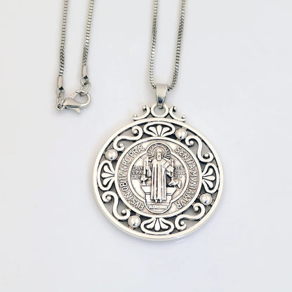 Collier médaille Saint benoît en alliage, 1 pièce, médaille chrétienne sacrementale, bijoux de Protection maléfique, cadeau catholique pour hommes et femmes