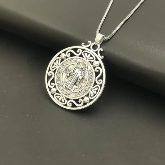 Collier médaille Saint benoît en alliage, 1 pièce, médaille chrétienne sacrementale, bijoux de Protection maléfique, cadeau catholique pour hommes et femmes