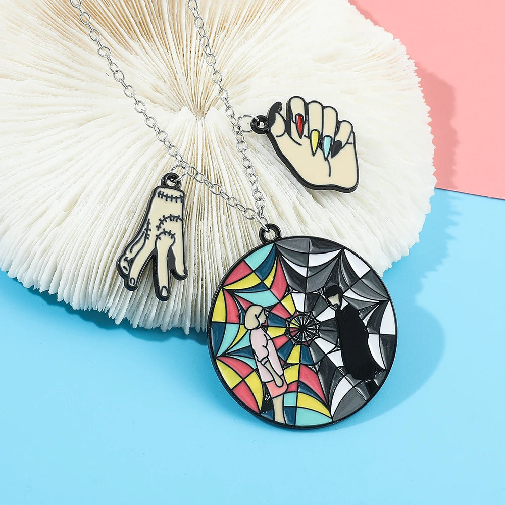 Mercredi Addams Enid Sinclair arc-en-ciel fenêtre collier Nevermore émail pendentif collier porte-clés pour les Fans cadeaux de fête