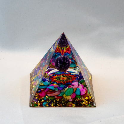 Pyramide de générateur d'énergie en cristal naturel, péridot, améthyste, Reiki, Chakra de guérison, pyramide en résine, décor égyptien, décoration de salle, 1 pièce