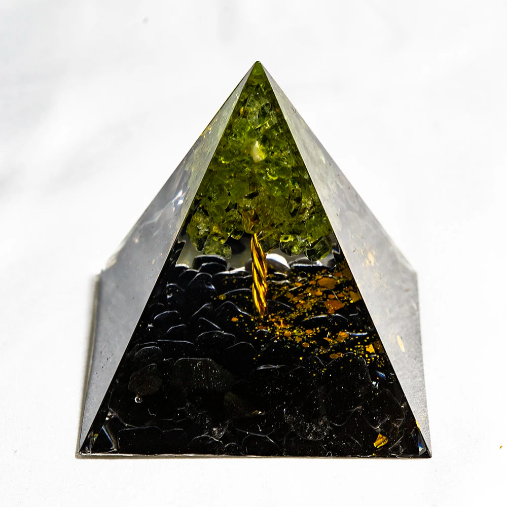 Pyramide de générateur d'énergie en cristal naturel, péridot, améthyste, Reiki, Chakra de guérison, pyramide en résine, décor égyptien, décoration de salle, 1 pièce