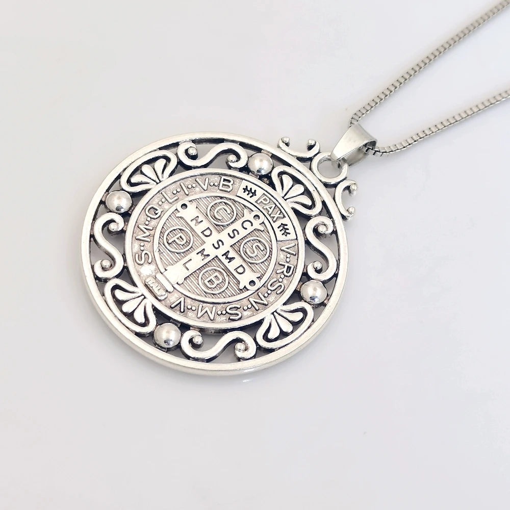 Collier médaille Saint benoît en alliage, 1 pièce, médaille chrétienne sacrementale, bijoux de Protection maléfique, cadeau catholique pour hommes et femmes