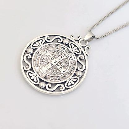 Collier médaille Saint benoît en alliage, 1 pièce, médaille chrétienne sacrementale, bijoux de Protection maléfique, cadeau catholique pour hommes et femmes