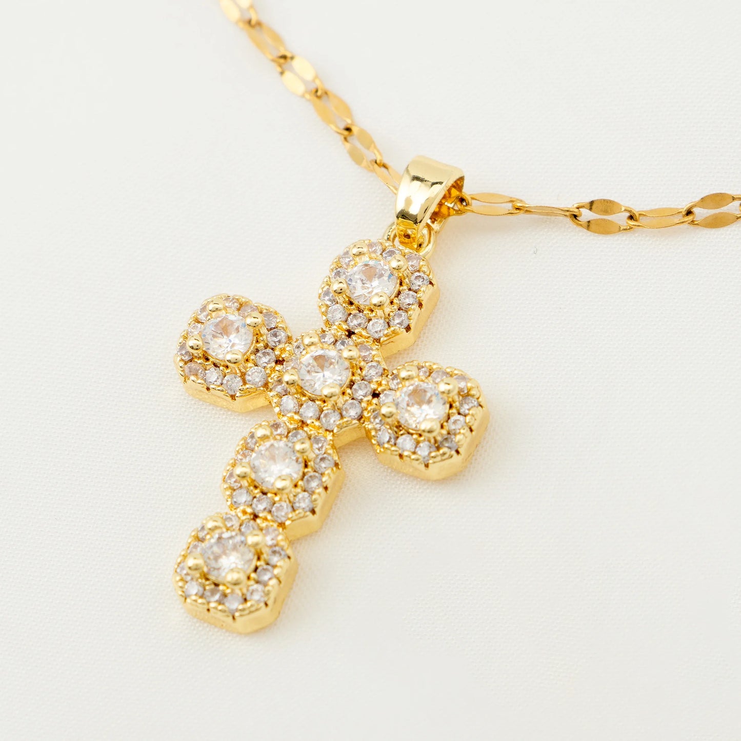 Pendentif croix en zircon incrusté de 1 coquille de perle pour femmes, style sexy, collier en acier inoxydable plaqué or 18 carats