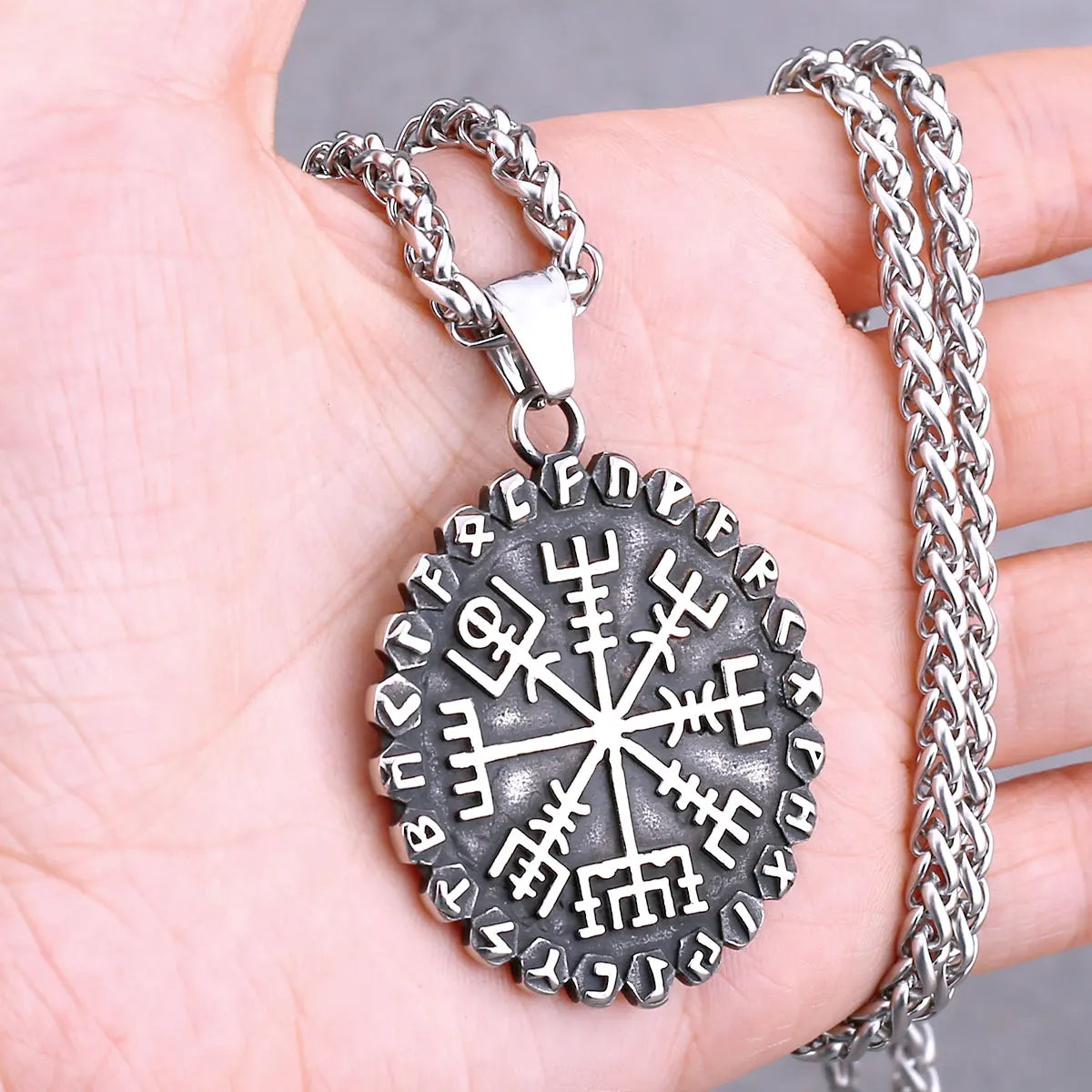 Vikings Odin Rune collier divers hommes nordique Vegvisir Valknut amulette pendentif en acier inoxydable Punk mode bijoux en gros