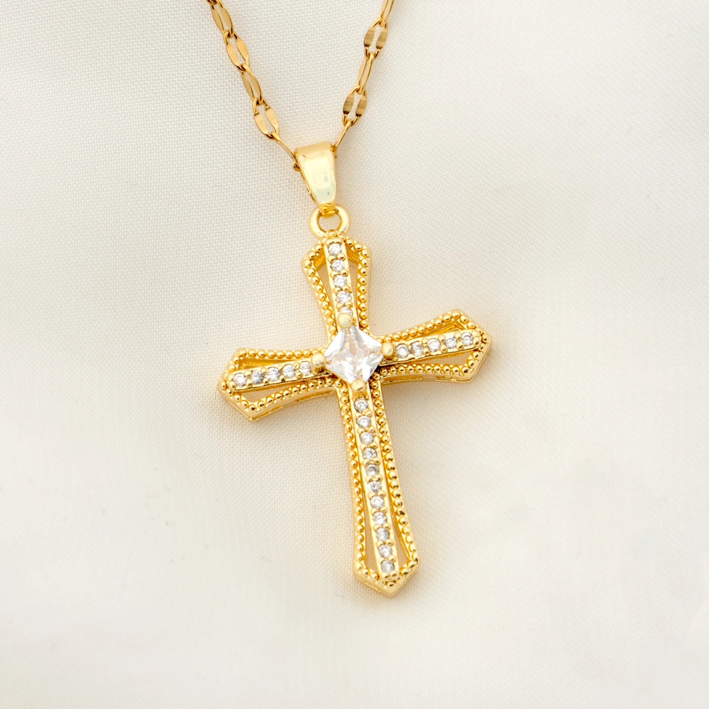 Pendentif croix en zircon incrusté de 1 coquille de perle pour femmes, style sexy, collier en acier inoxydable plaqué or 18 carats