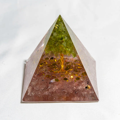 Pyramide de générateur d'énergie en cristal naturel, péridot, améthyste, Reiki, Chakra de guérison, pyramide en résine, décor égyptien, décoration de salle, 1 pièce