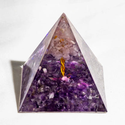 Pyramide de générateur d'énergie en cristal naturel, péridot, améthyste, Reiki, Chakra de guérison, pyramide en résine, décor égyptien, décoration de salle, 1 pièce
