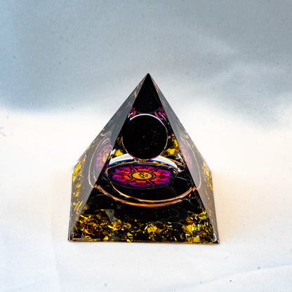 Pyramide de générateur d'énergie en cristal naturel, péridot, améthyste, Reiki, Chakra de guérison, pyramide en résine, décor égyptien, décoration de salle, 1 pièce