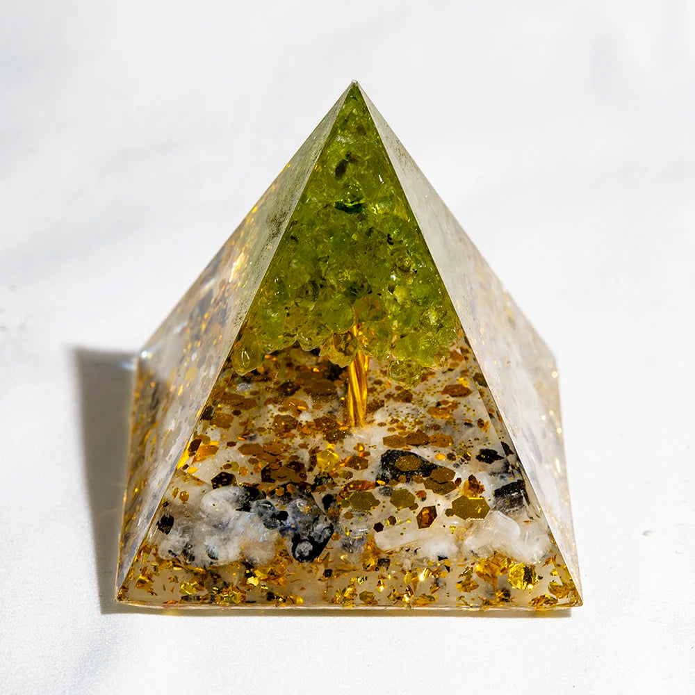 Pyramide de générateur d'énergie en cristal naturel, péridot, améthyste, Reiki, Chakra de guérison, pyramide en résine, décor égyptien, décoration de salle, 1 pièce