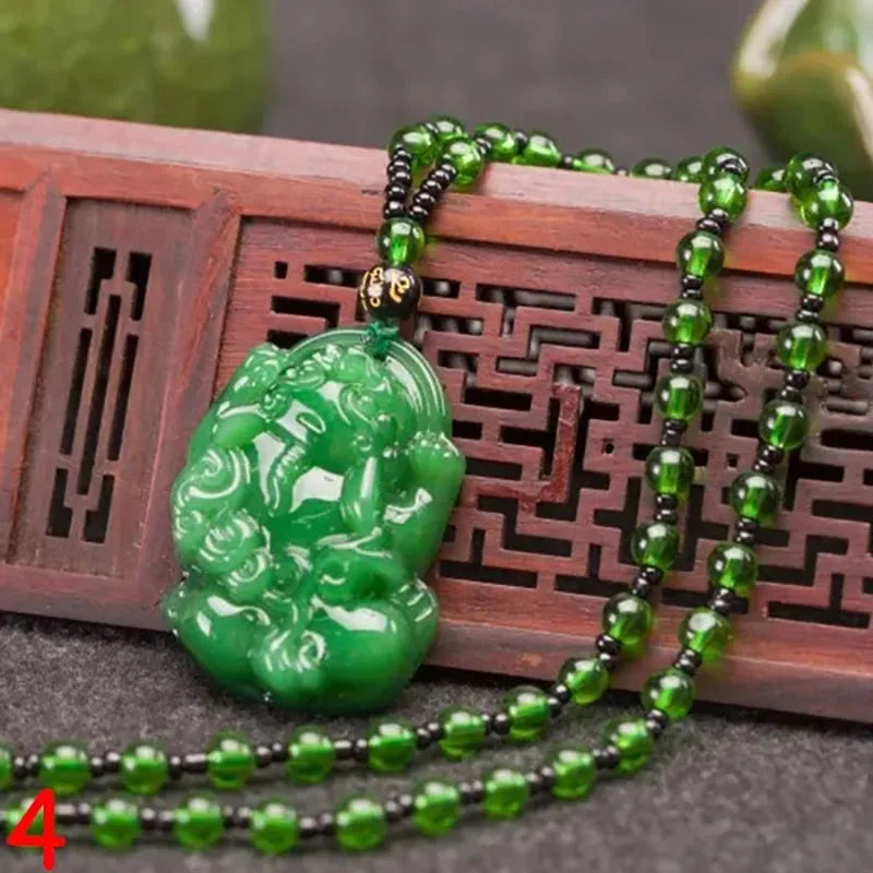 Pendentif classique en Agate chinoise verte naturelle, collier en Jade, bijoux de charme à la mode, amulette porte-bonheur sculptée, cadeaux pour femmes et hommes