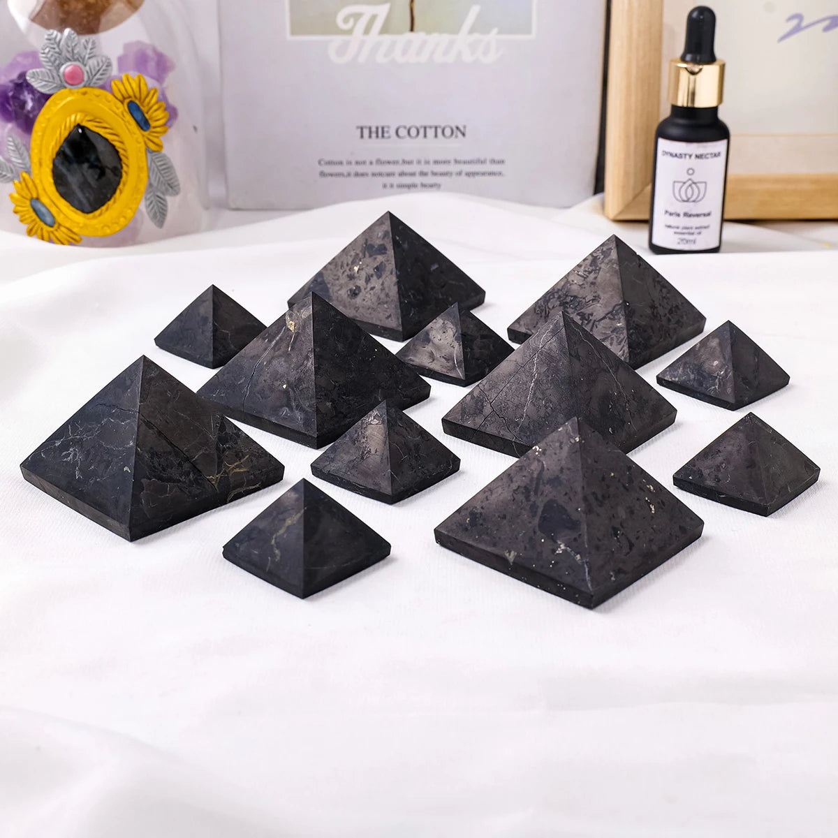 Pyramide de cristal Shungite en pierres naturelles, pierre de guérison à Quartz, Chakra Reiki, artisanat de décoration pour la maison, 1 pièce