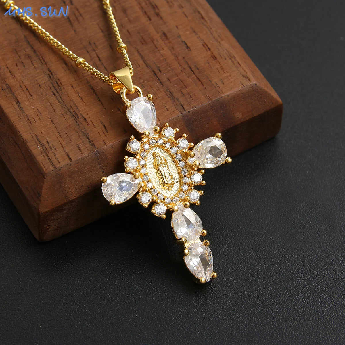 MHS.SUN luxe vierge Guadalupe Mary croix pendentif collier pour femmes hommes exquis Zircon catholique religieux amulette bijoux