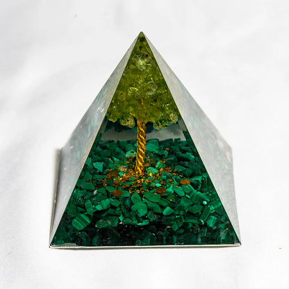 Pyramide de générateur d'énergie en cristal naturel, péridot, améthyste, Reiki, Chakra de guérison, pyramide en résine, décor égyptien, décoration de salle, 1 pièce