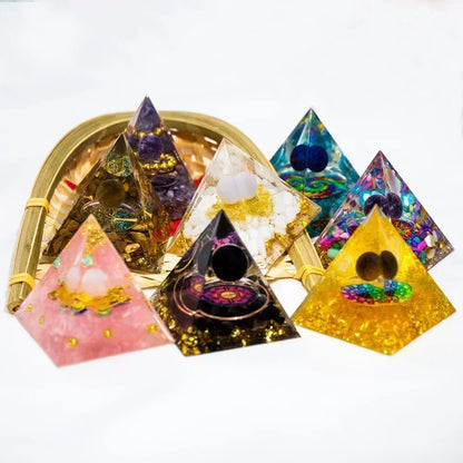 Pyramide de générateur d'énergie en cristal naturel, péridot, améthyste, Reiki, Chakra de guérison, pyramide en résine, décor égyptien, décoration de salle, 1 pièce