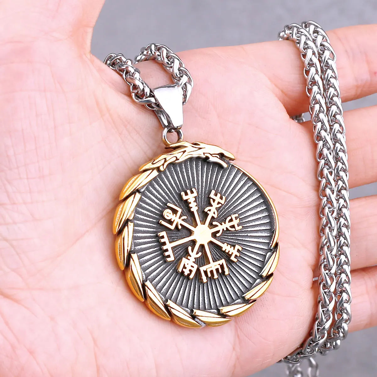 Vikings Odin Rune collier divers hommes nordique Vegvisir Valknut amulette pendentif en acier inoxydable Punk mode bijoux en gros