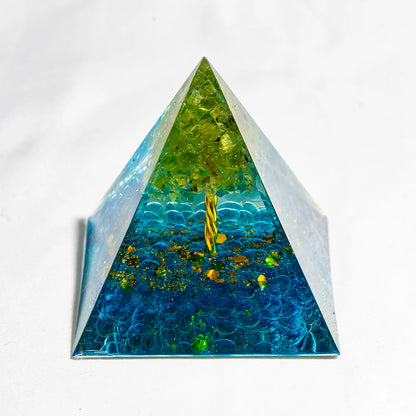 Pyramide de générateur d'énergie en cristal naturel, péridot, améthyste, Reiki, Chakra de guérison, pyramide en résine, décor égyptien, décoration de salle, 1 pièce