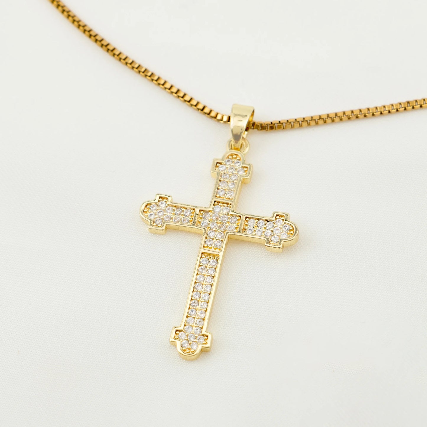 Pendentif croix en zircon incrusté de 1 coquille de perle pour femmes, style sexy, collier en acier inoxydable plaqué or 18 carats