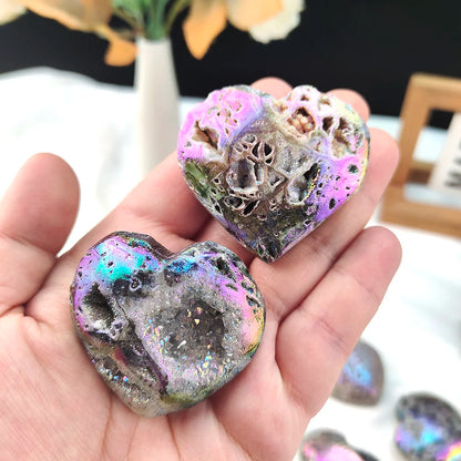 Clip en forme de coeur de sphalérite d'aura électrolytique, ornements de quartz, pierre précieuse d'énergie, artisanat de guérison de Reiki, apaisant, décoration de la maison