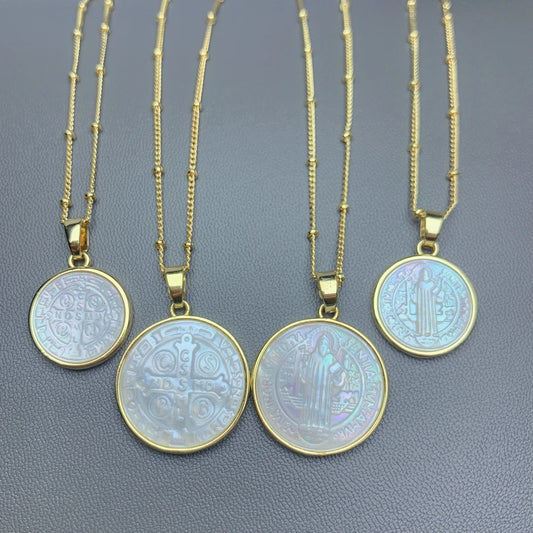 Religieux saint Portrait croix Saint benoît jésus collier femmes classique coquille de mer médaille pendentif cou pour femme bijoux cadeau