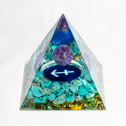 Pyramide de générateur d'énergie en cristal naturel, péridot, améthyste, Reiki, Chakra de guérison, pyramide en résine, décor égyptien, décoration de salle, 1 pièce